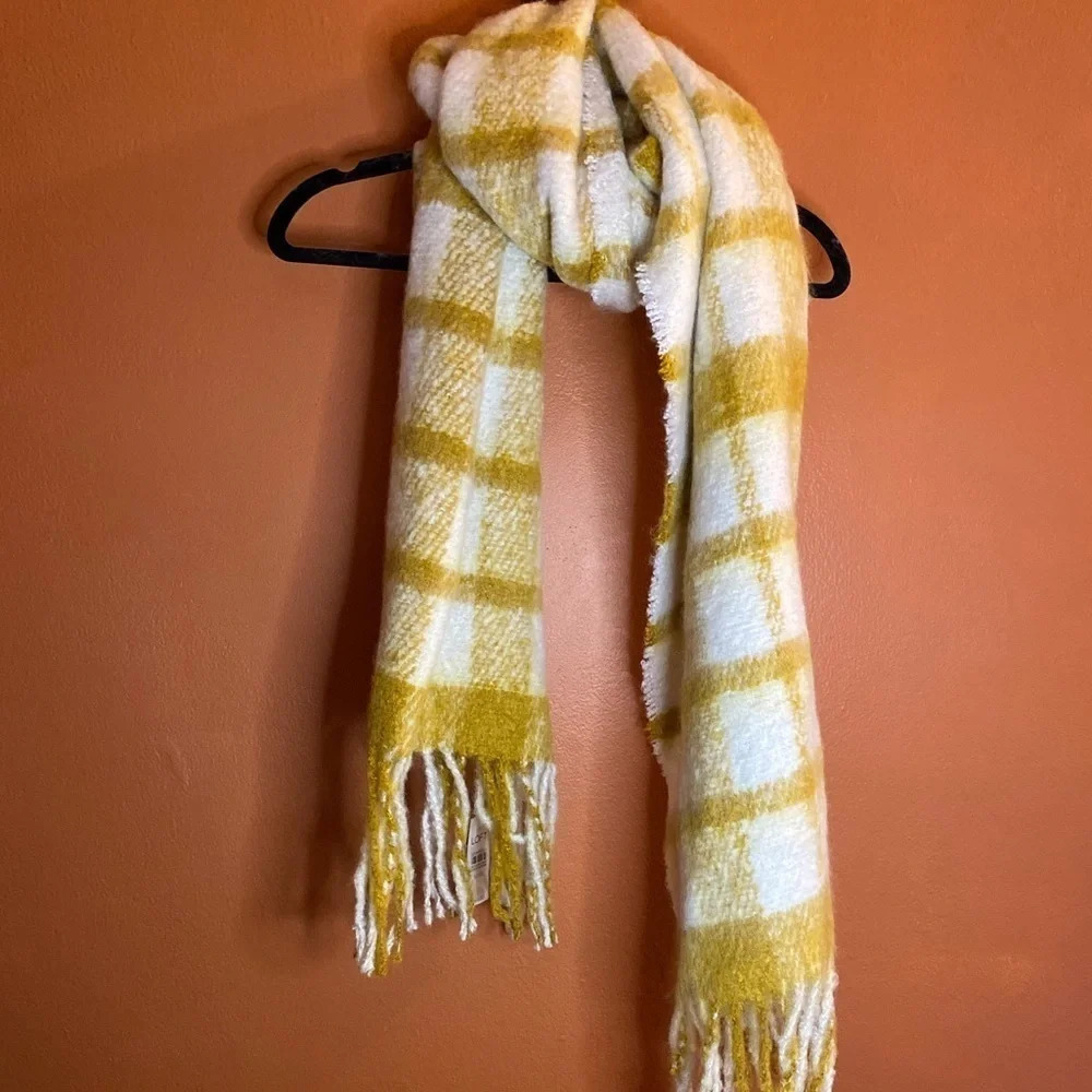 NWT LOFT Plaid Boucle Scarf